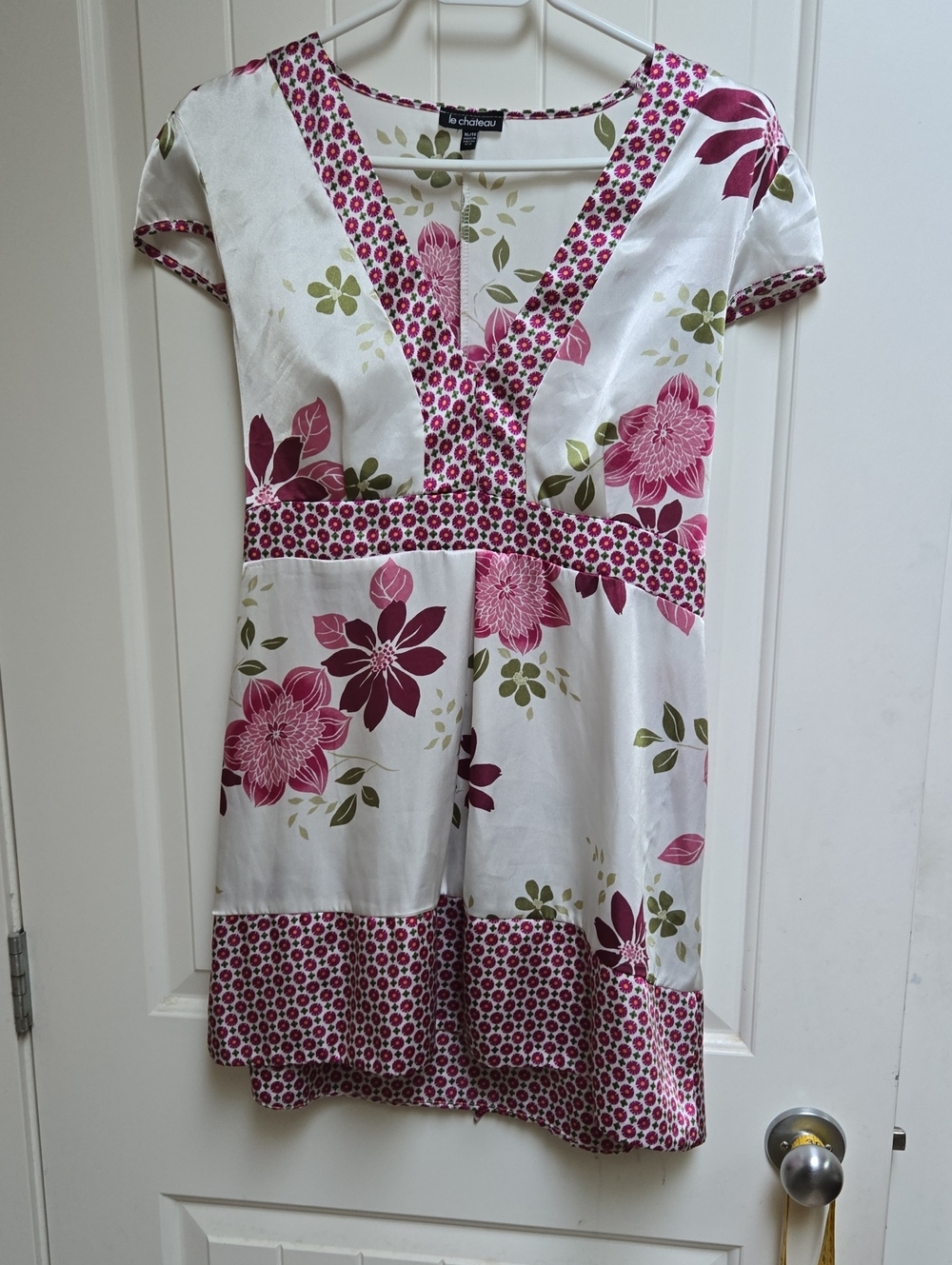 le chateau Women's Plus Size XL White Floral Top Tunic with Pink & Olive Print